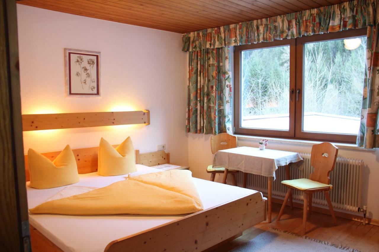 Pension Schwemberger Ohne Fruehstueck Mayrhofen Exterior foto